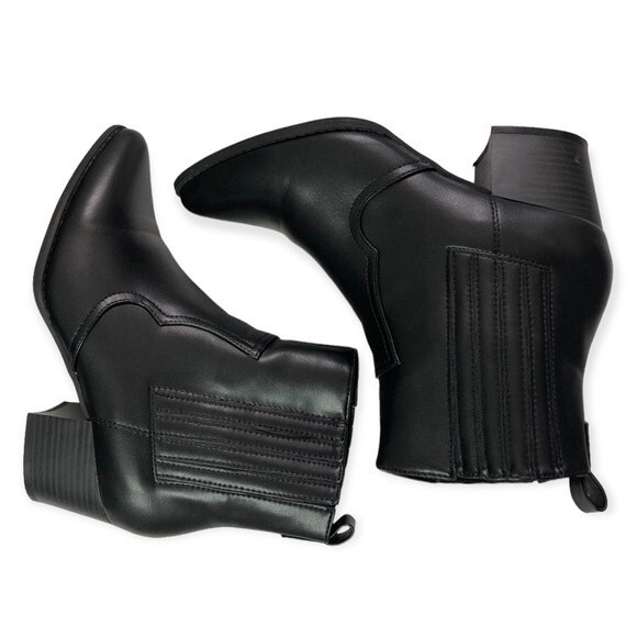 Wild Diva Women’s Black Kendra Pointed-Toe Heel Bootie - Picture 3 of 8